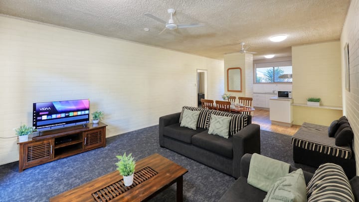 Spacious, Home Away From Home
88 Sqm Apartment - Emerald