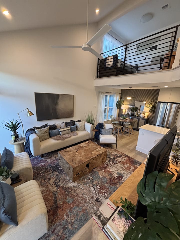 Luxury Austin Retreat Near The Domain & Q2 | Patio - Townhouses for ...