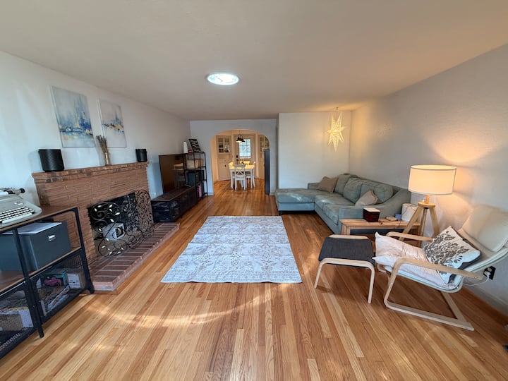 Cute 2 Bed 1bath - 科瓦利斯