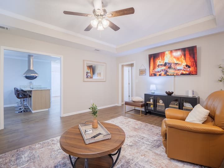 Movie Theater, Arcade, Fire Pit, Cabana, Freedompk - Valdosta, GA