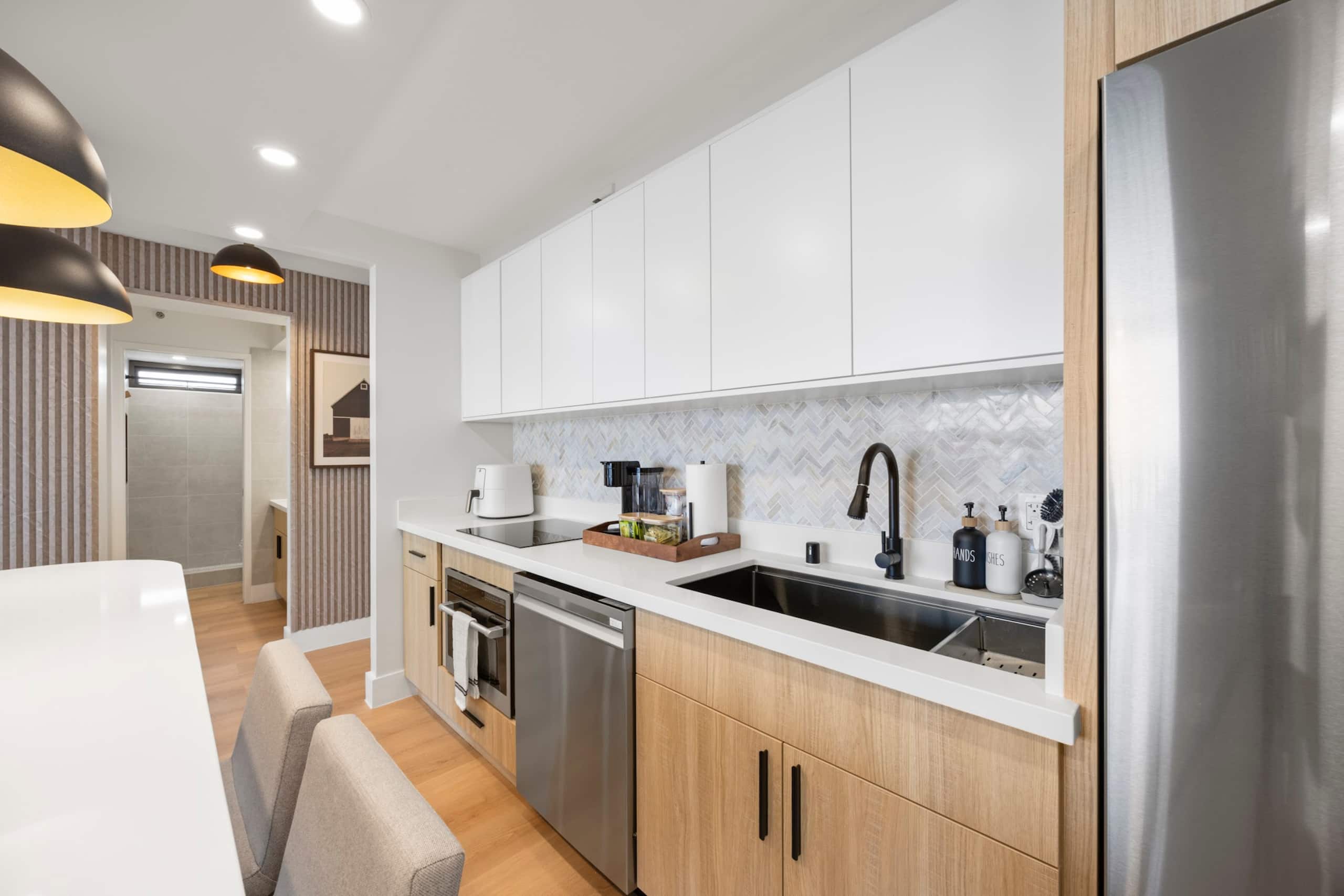 31F-Waikiki Banyan-1BR-Ocean & City Skyline Views - Image 13