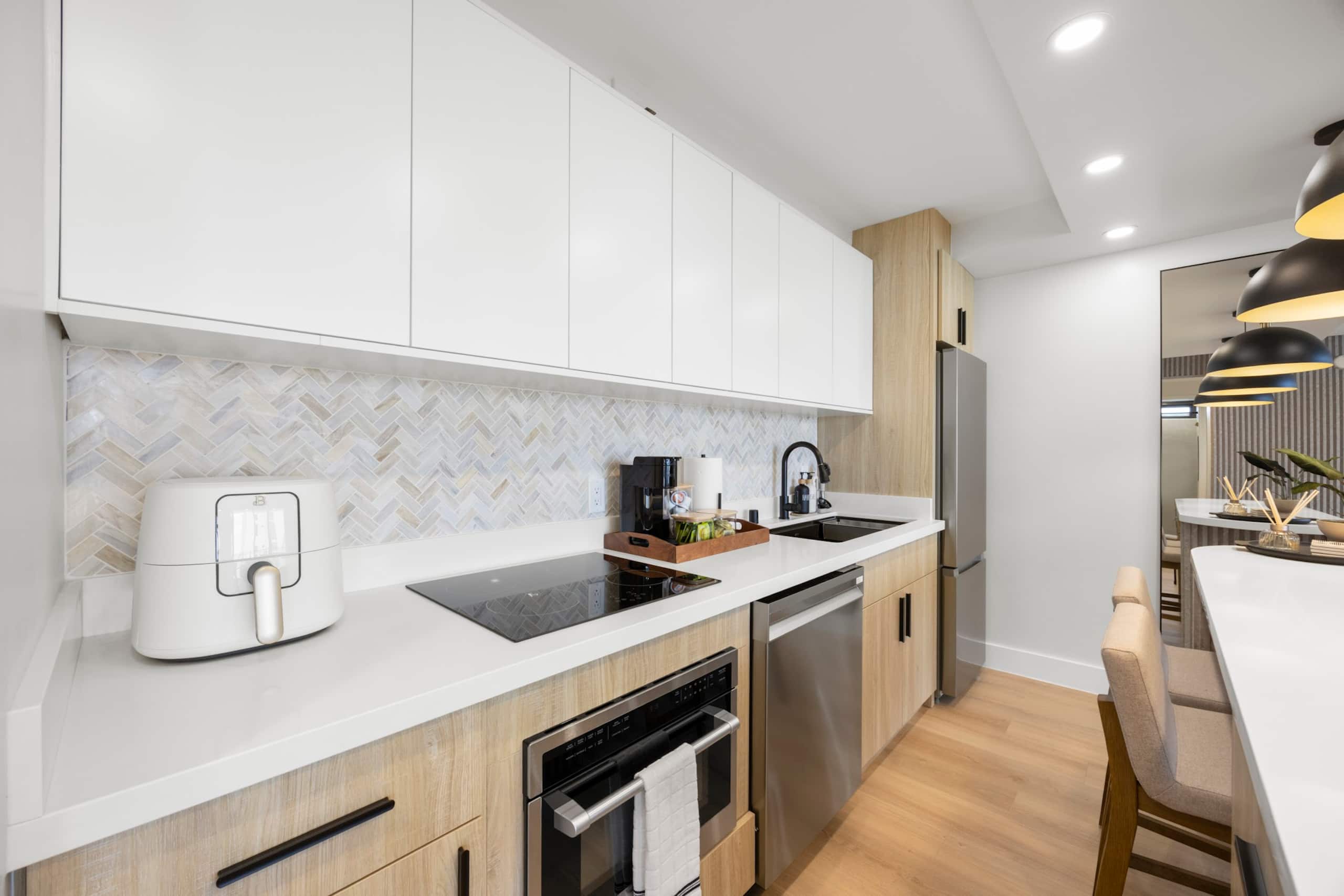 31F-Waikiki Banyan-1BR-Ocean & City Skyline Views - Image 15