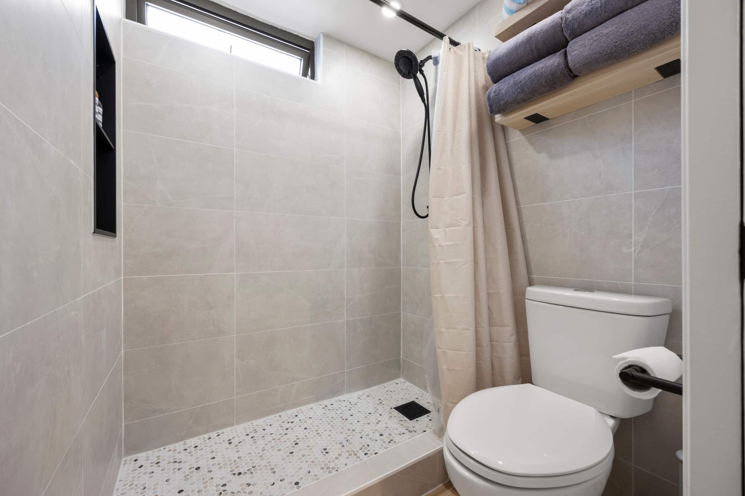 31F-Waikiki Banyan-1BR-Ocean & City Skyline Views - Image 36