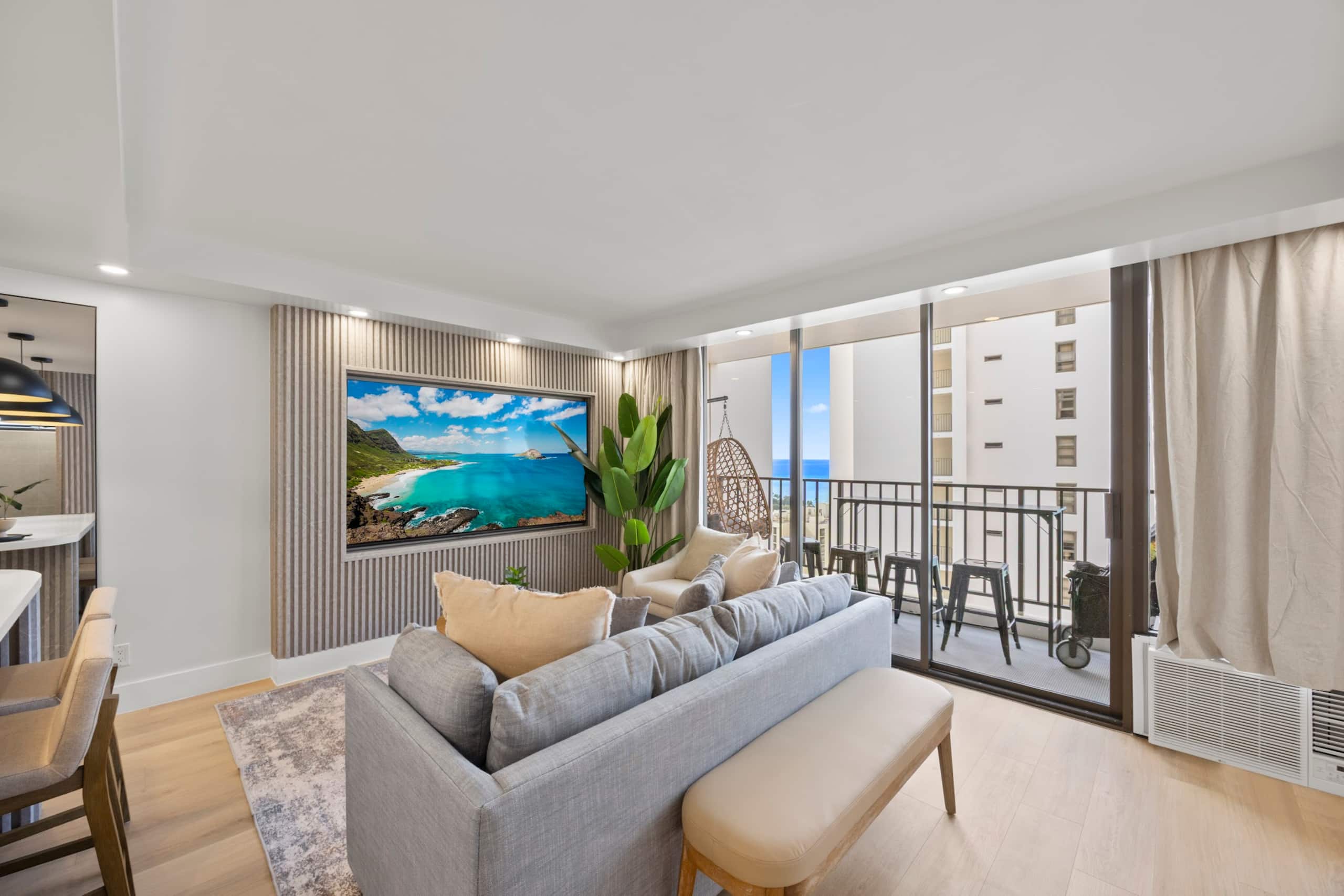 31F-Waikiki Banyan-1BR-Ocean & City Skyline Views - Image 4