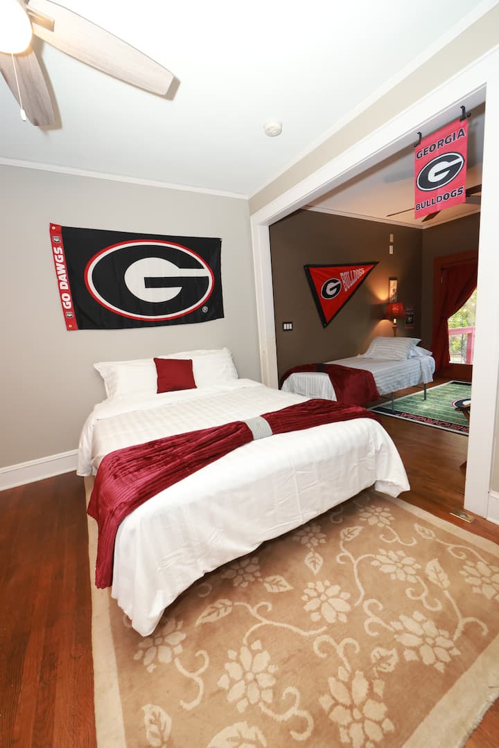 Welcome to Athens, Georgia. Home of the Dawgs!  Themed after the University of Georgia, this room has 3 beds (1 Queen and 2 Twin beds), a full closet, and a luggage closet. The double doors open out into the courtyard.