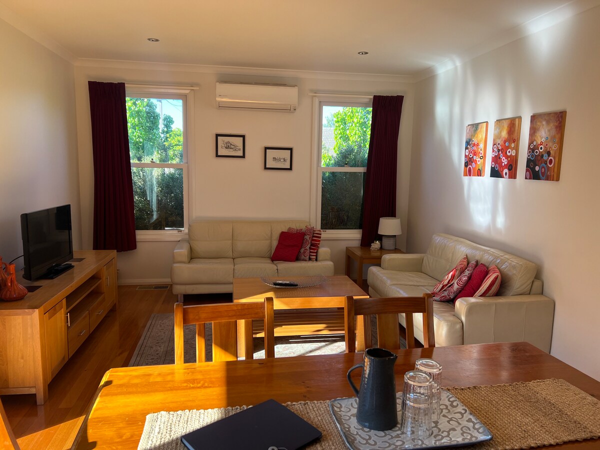 Popular Airbnb listing: Retreat on Booth - home away from home in City Of Greater Bendigo