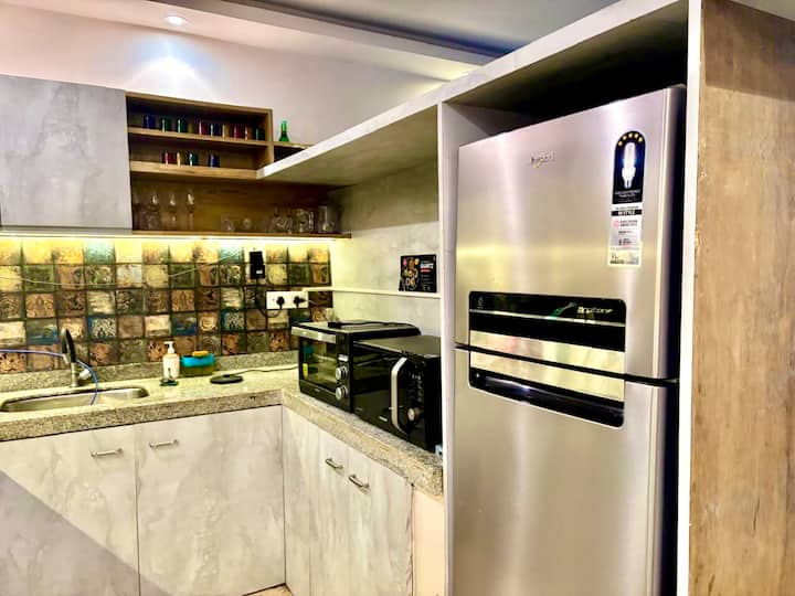 Full kitchen image 1