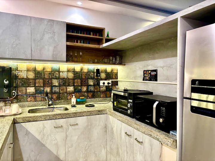 Full kitchen image 2