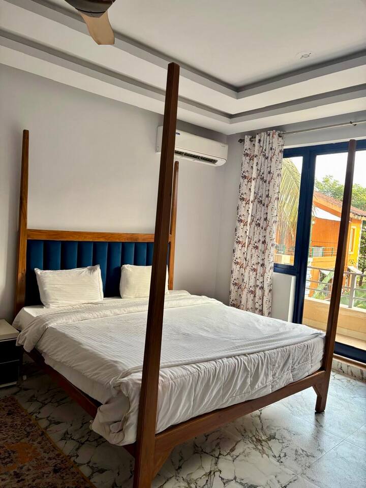 Bedroom 1 image 4