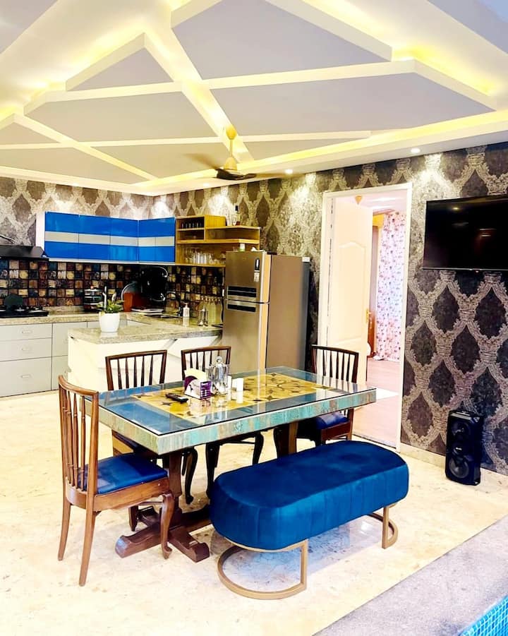 Dining area image 1