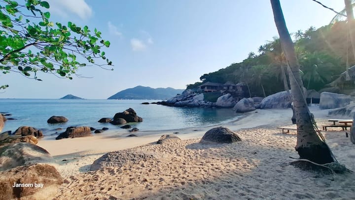 King Bed Large Room In Jansom Bay Beach - タオ島