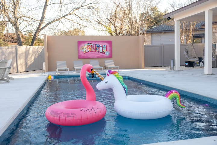 Pickleball Golf Heated Pool Jacuzzi Karaoke Disco + Pool