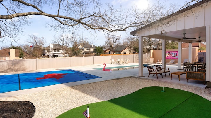 Pickleball Golf Heated Pool Jacuzzi Karaoke Disco + Pool