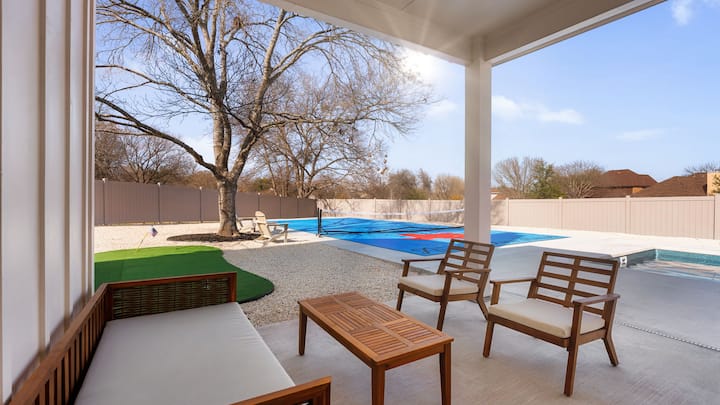 Pickleball Golf Heated Pool Jacuzzi Karaoke Disco + Pool