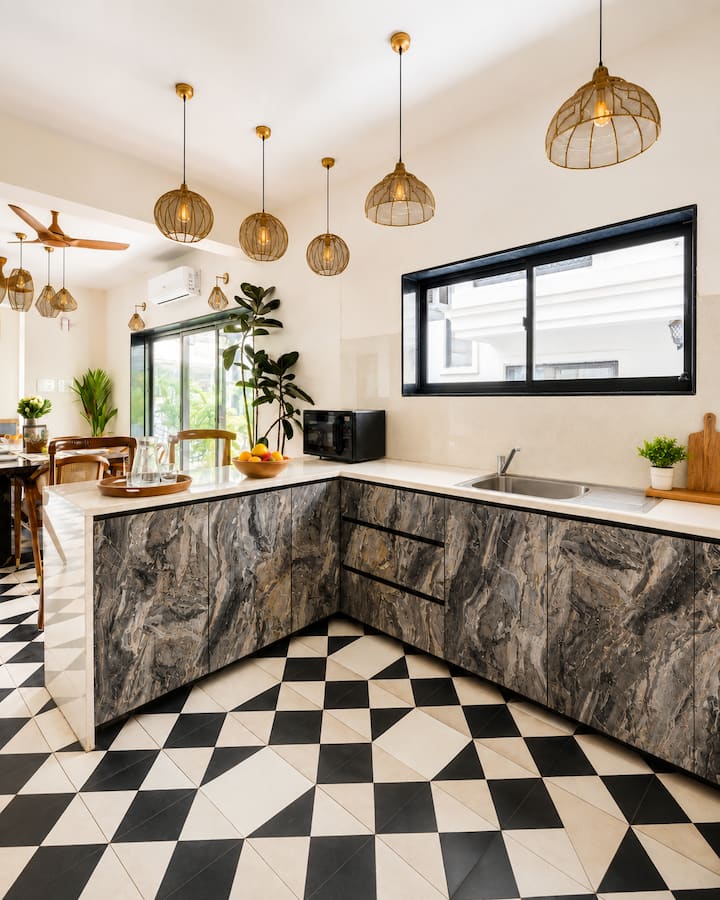 Full kitchen image 1