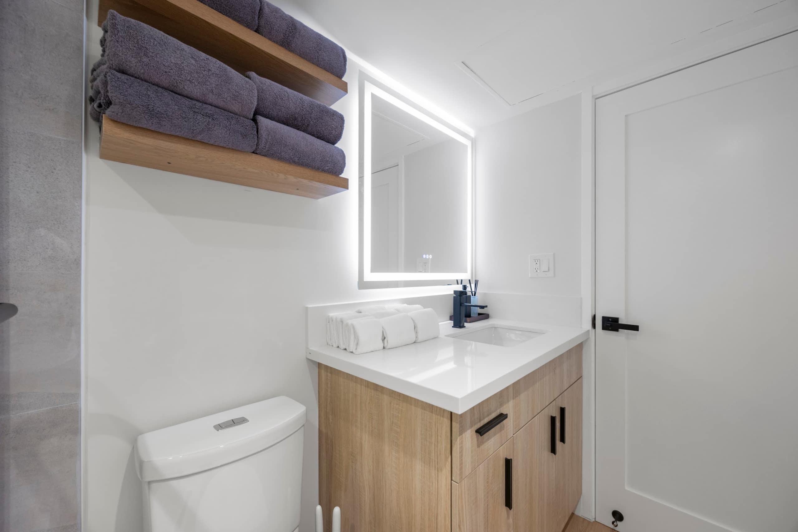 33F-Financial District-Harbor View-1BR w/Parking - Image 42