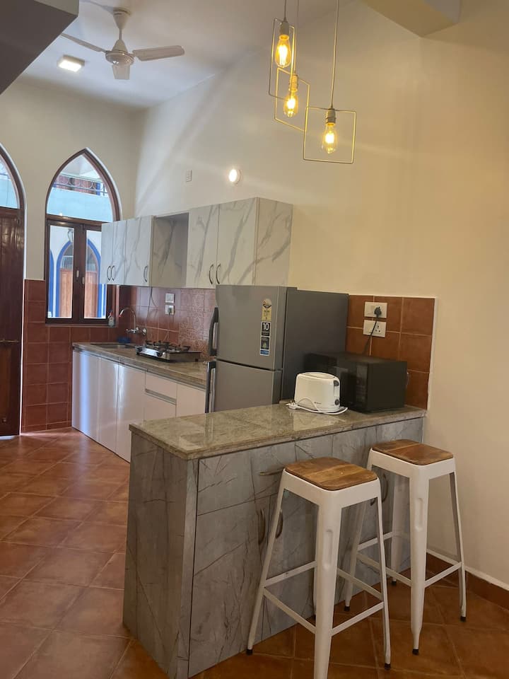 Full kitchen image 2