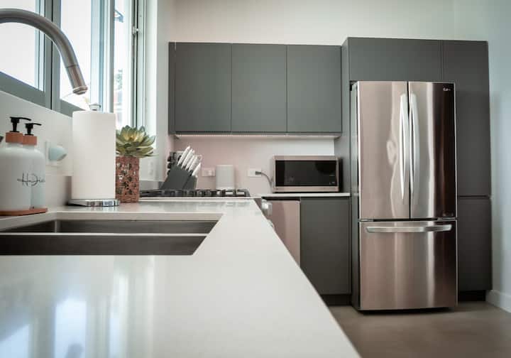 Full kitchen image 2