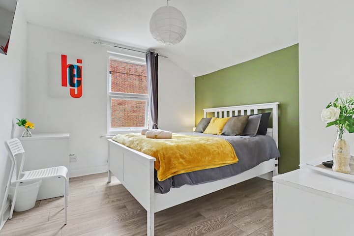 London Westfield Shepherds Bush Group Stays For 10 - Londra