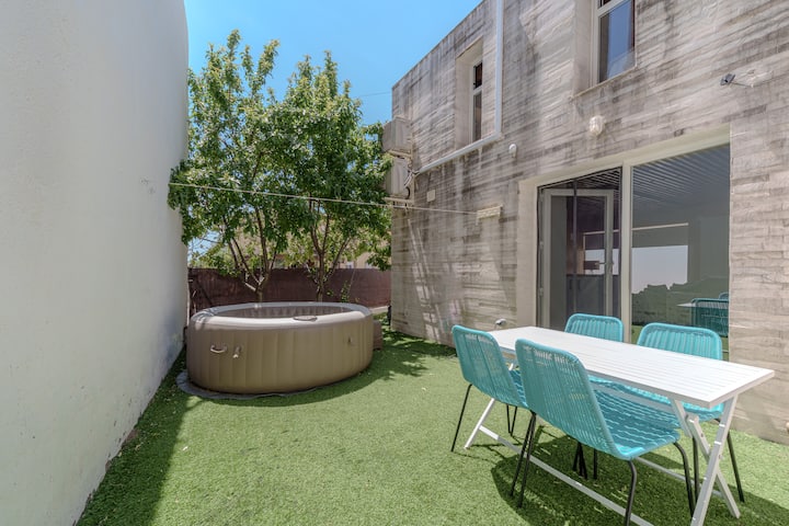 Jacuzzi, barbacoa y jardín: el plan completo.