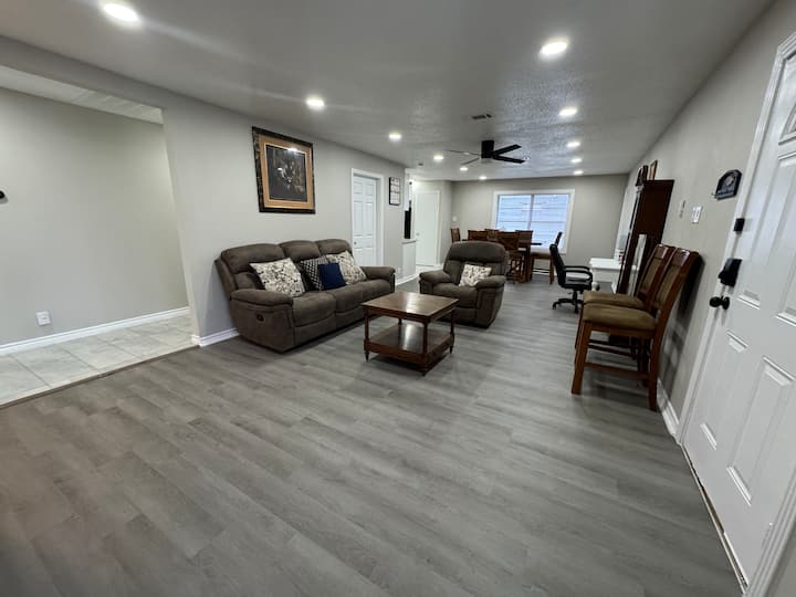 3br/2ba Cozy Home, Perfect For Crews - Baytown, TX