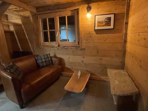 Airbnb performant: Unique old Mazot, charming place à Verchaix