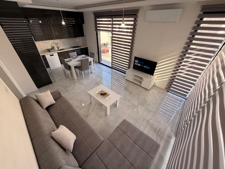 Girne Merkezinde 2 Odalı Rezidans Apartman/avangar - Girne