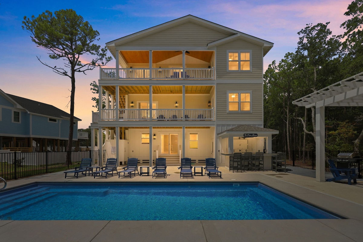 Breezy Does It: Private Heated Pool and Hot Tub