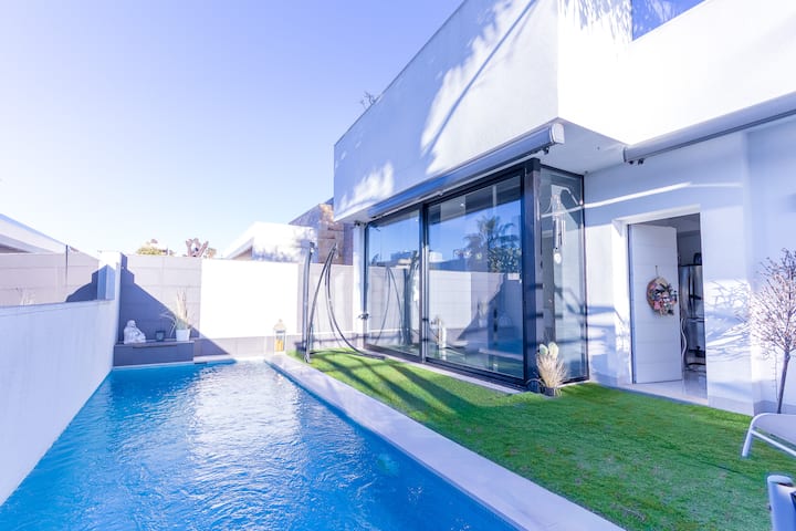 Descubre Villa Noelle En Santiago De La Ribera - La Manga