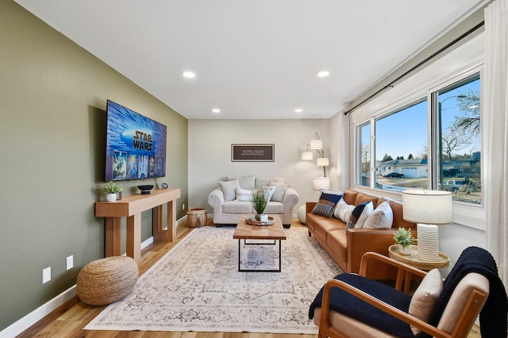 The Skyline Grand | Cozy King Beds | 130” Theater - Great Falls, MT