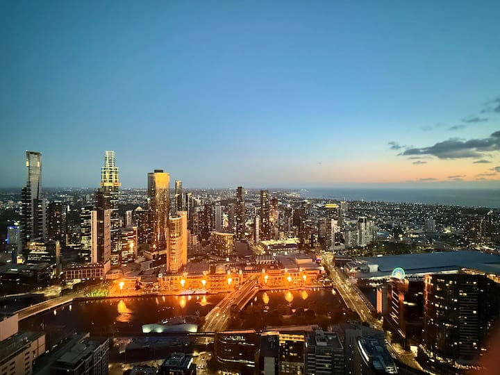 Luxury Views•cbd•free Parking•king Bed - Melbourne