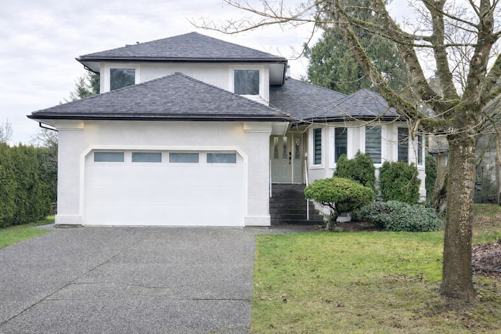 Central Surrey Location. - Surrey