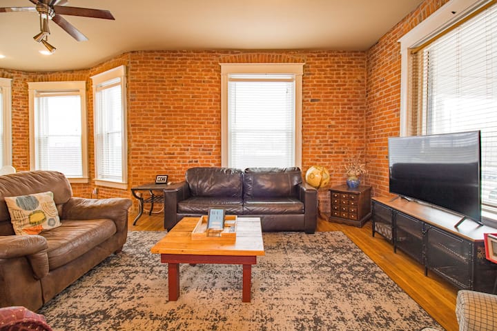 3 Story Home With Penthouse Suite - North Kansas City, MO