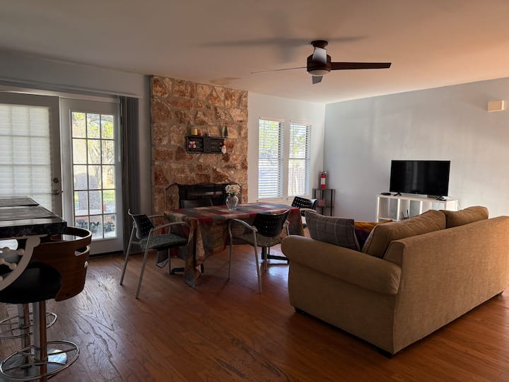 Functional 3br Home W/ Huge Private Backyard - Cedar Park, TX