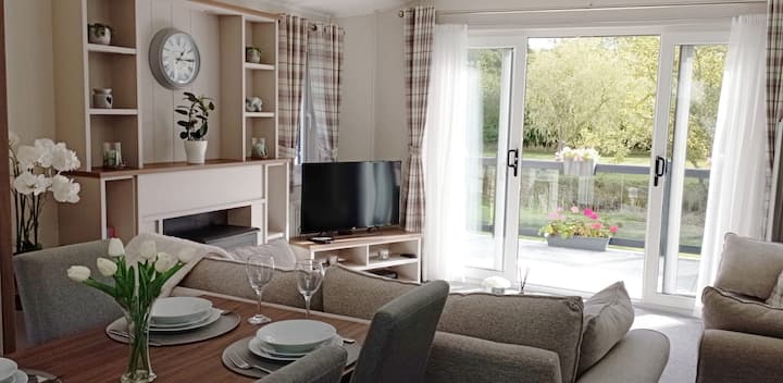 Woodpecker Lodge - Woodhall Spa