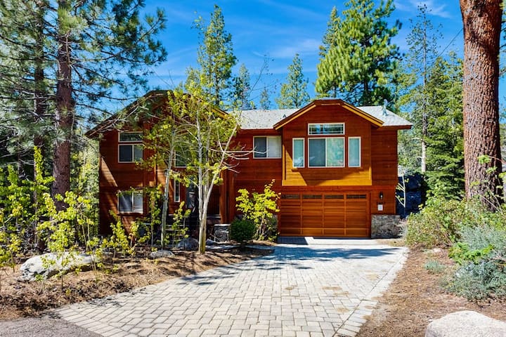 Mountain-view 3br With Private Hot Tub - South Lake Tahoe, CA