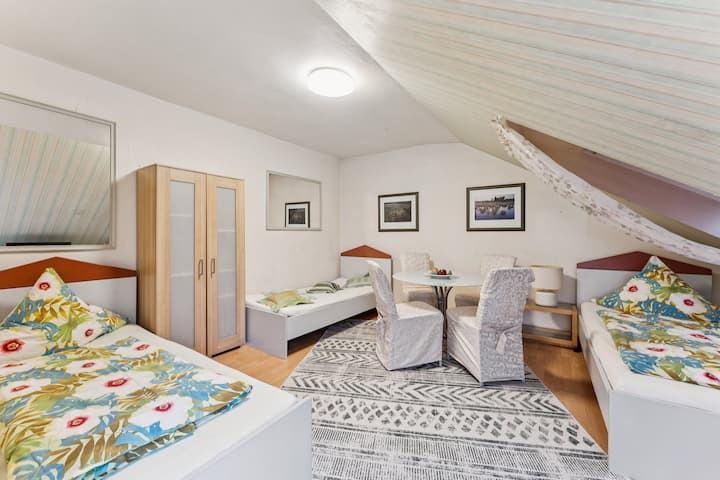 Helle Dg-wohnung M. 6 Betten, Wlan, Küche, Bad, Tv - Wiesbaden