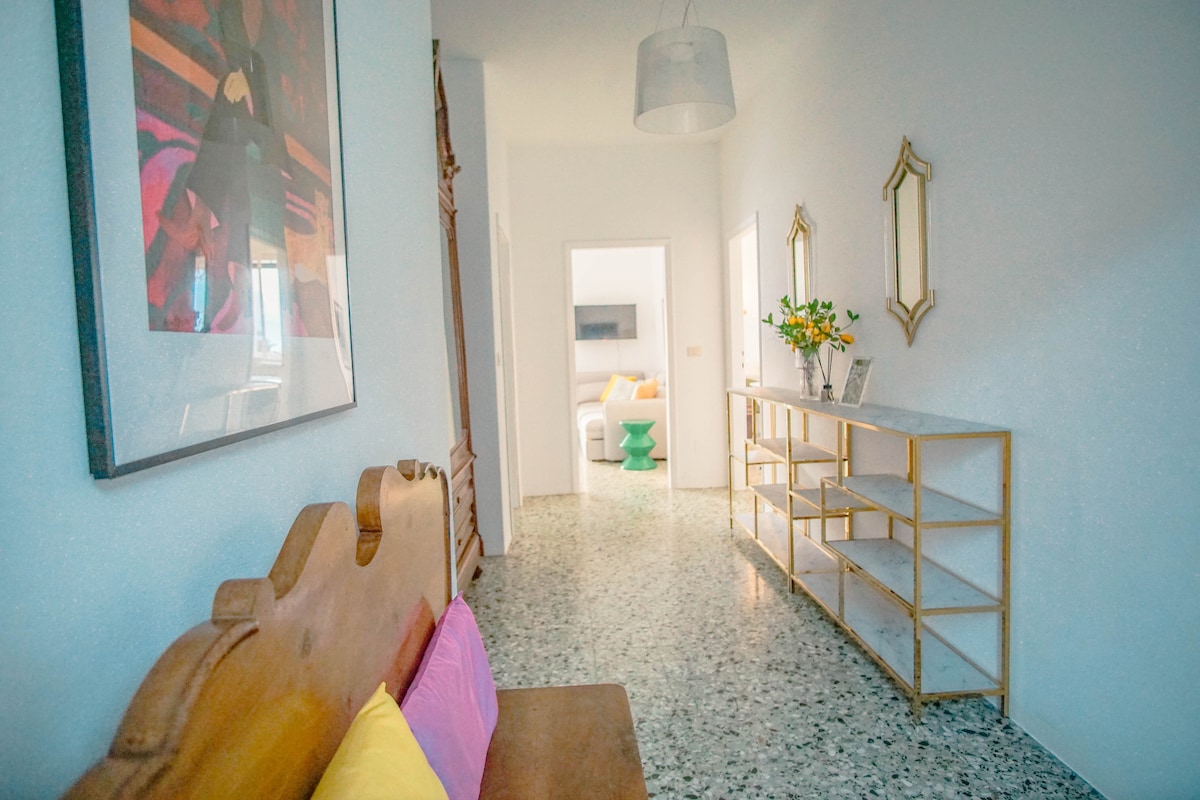Top performing Airbnb: Seeblick-Villa: 3 Zi., Apt. 140 m² Garten & Balkon in Perledo