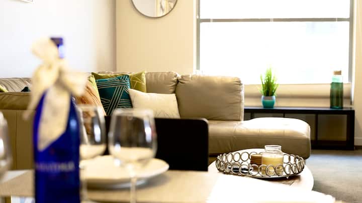2br Modern Condo | Petco Park  Gaslamp  Parking - San Diego