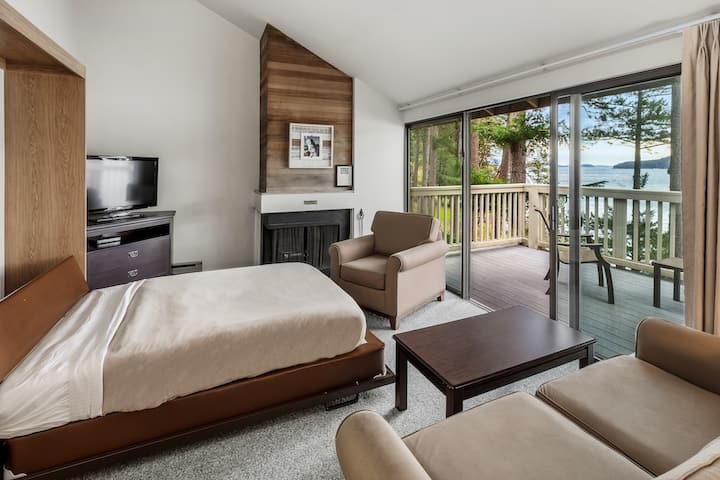 Waterfront Suite With Full Kitchen & Scenic Views - Orcas Island, WA
