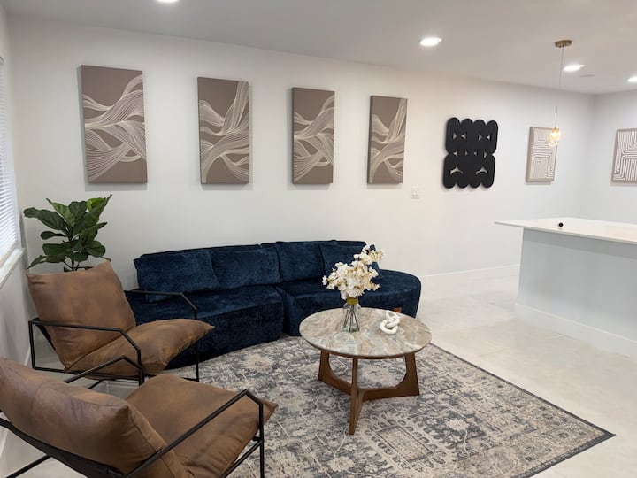 Bright Modern Home Near Downtown - Palm Beach Zoo, West Palm Beach
