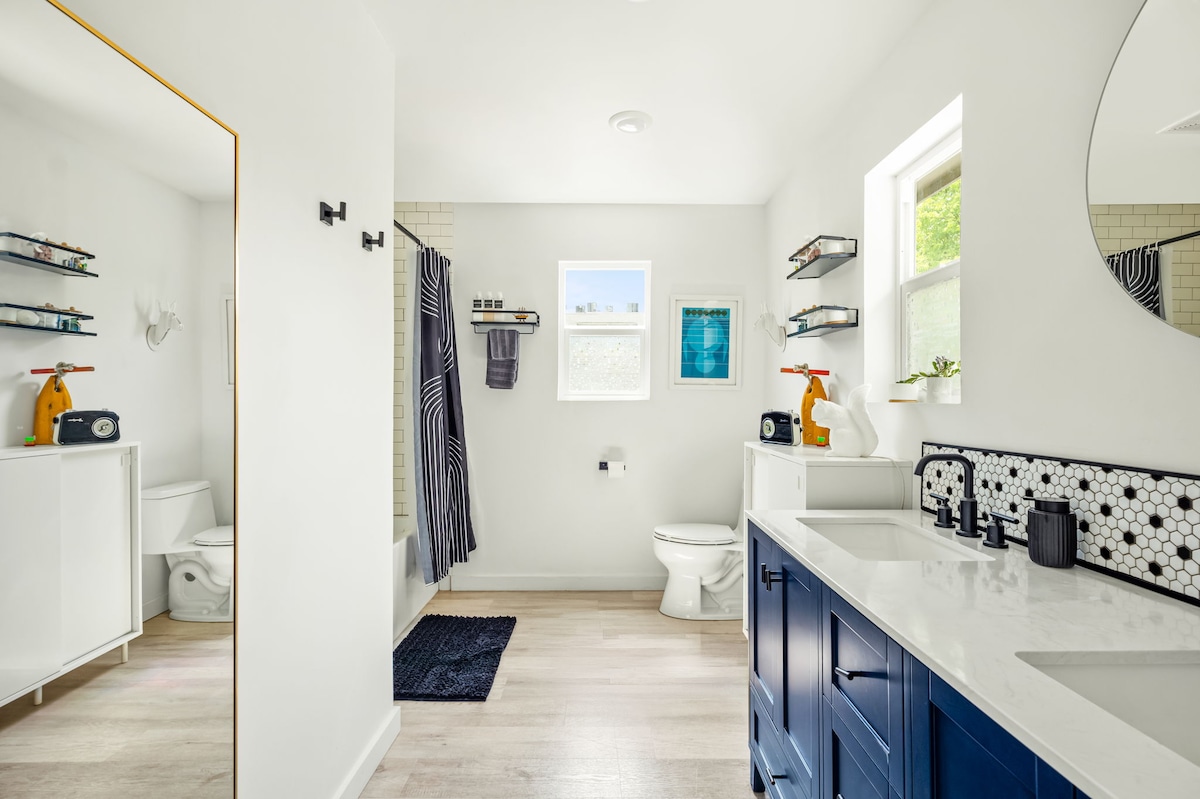 Casa Colores | A Colorful Austin Retreat + Sauna