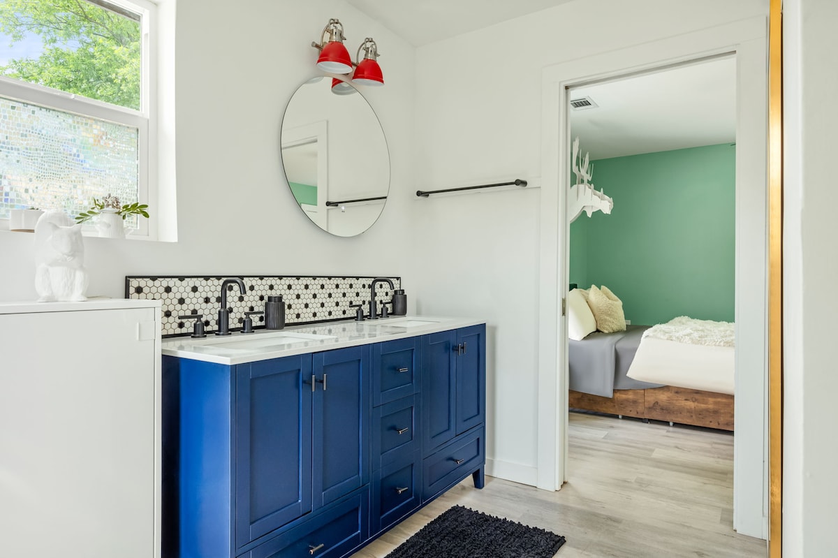 Casa Colores | A Colorful Austin Retreat + Sauna