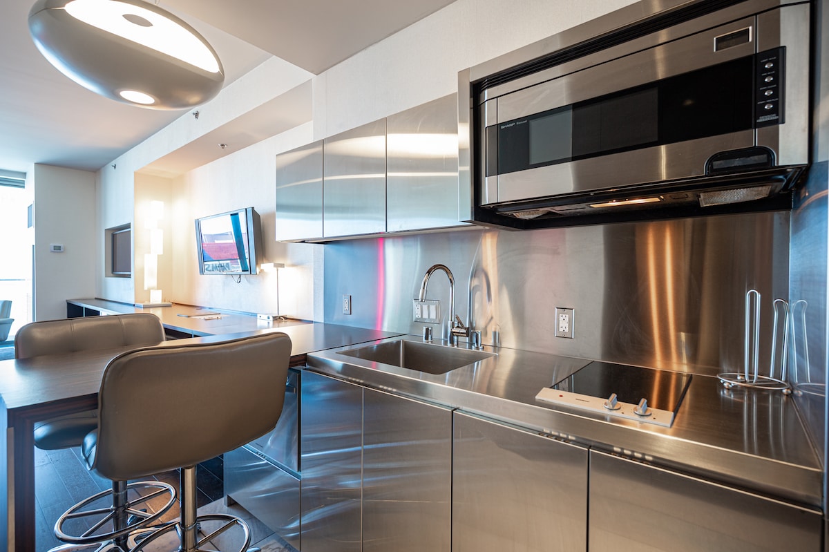 Luxury aparthotel with great balcony view
