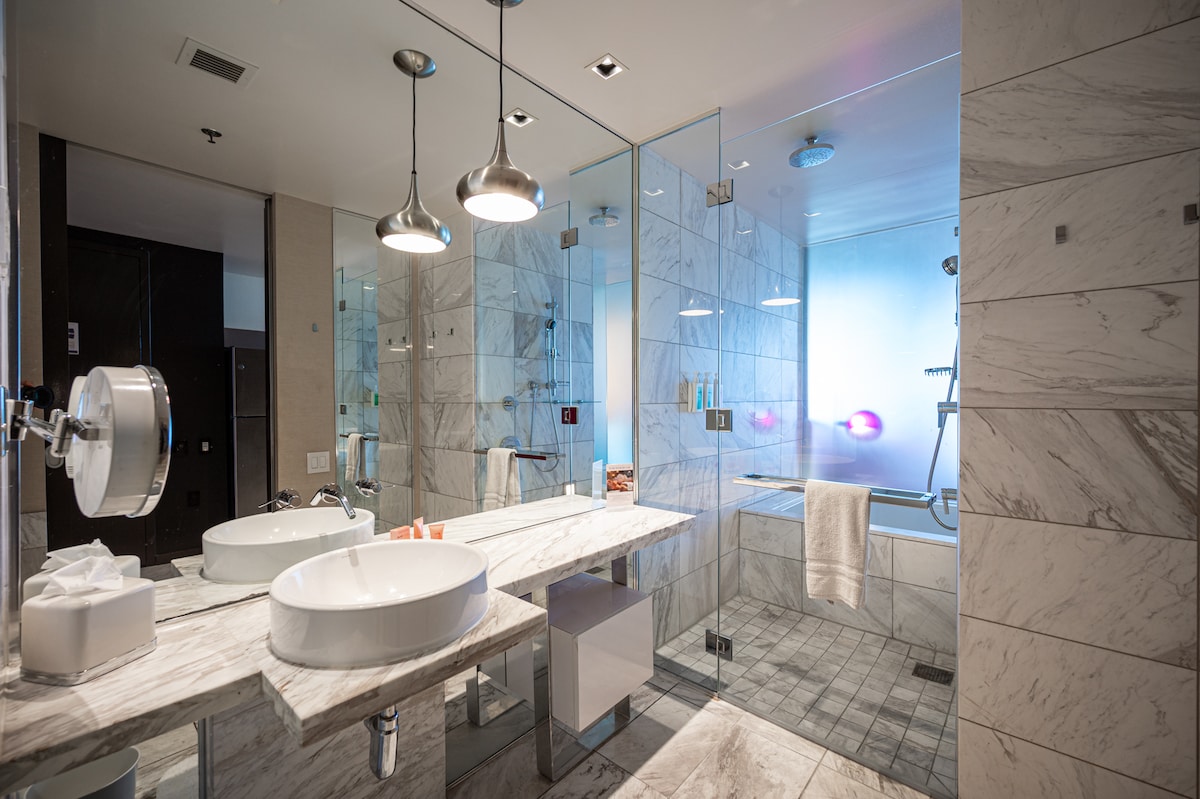 Luxury aparthotel with great balcony view