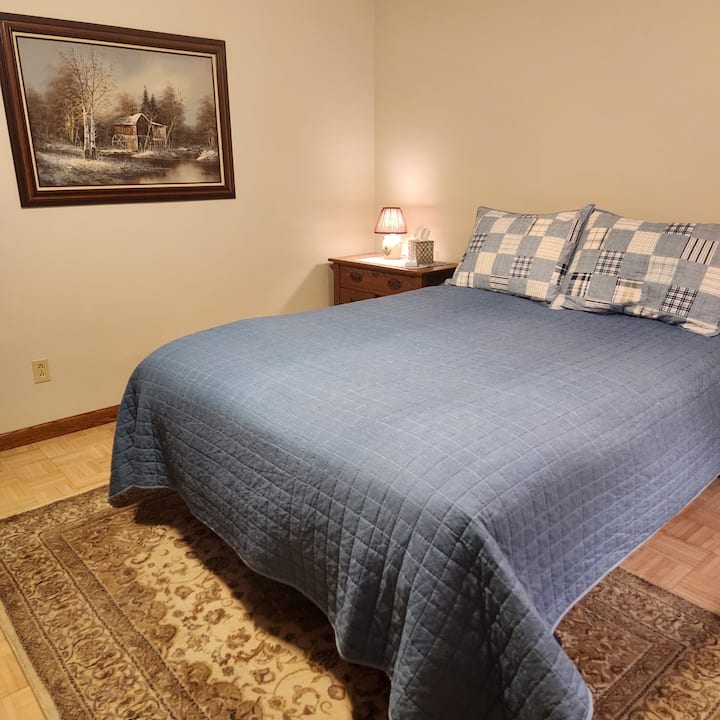 3号卧室-标准双人床和双层床