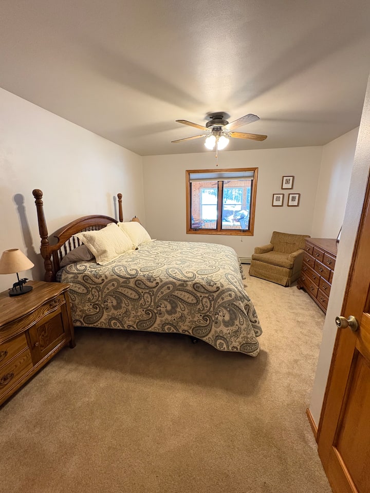 2号卧室-标准双人床