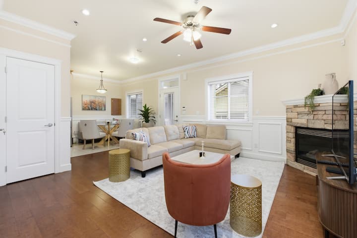 Bright 3br Retreat, Near Downtown & Skytrain - Vancouver