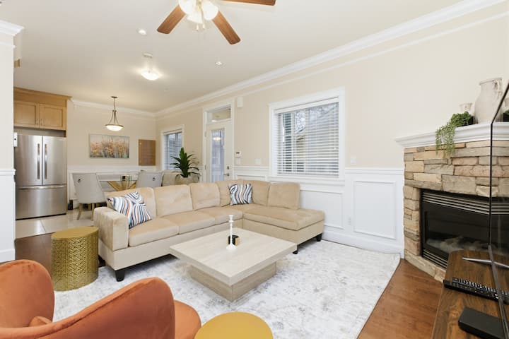 Bright 3br Retreat, Near Downtown & Skytrain - Vancouver