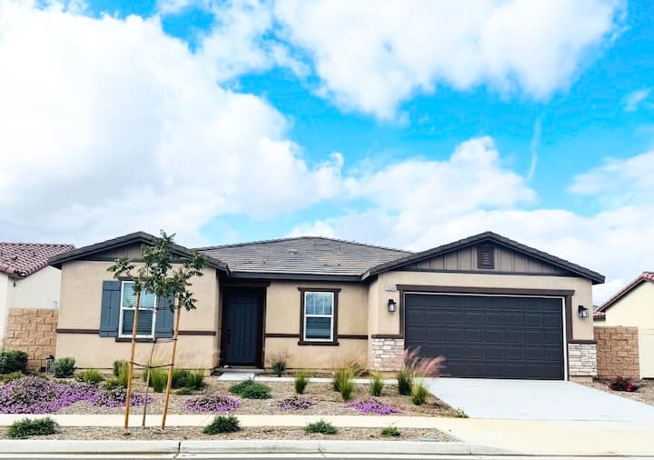 Modern & Spacious Single-story Home -Min 31 Days - 門尼菲